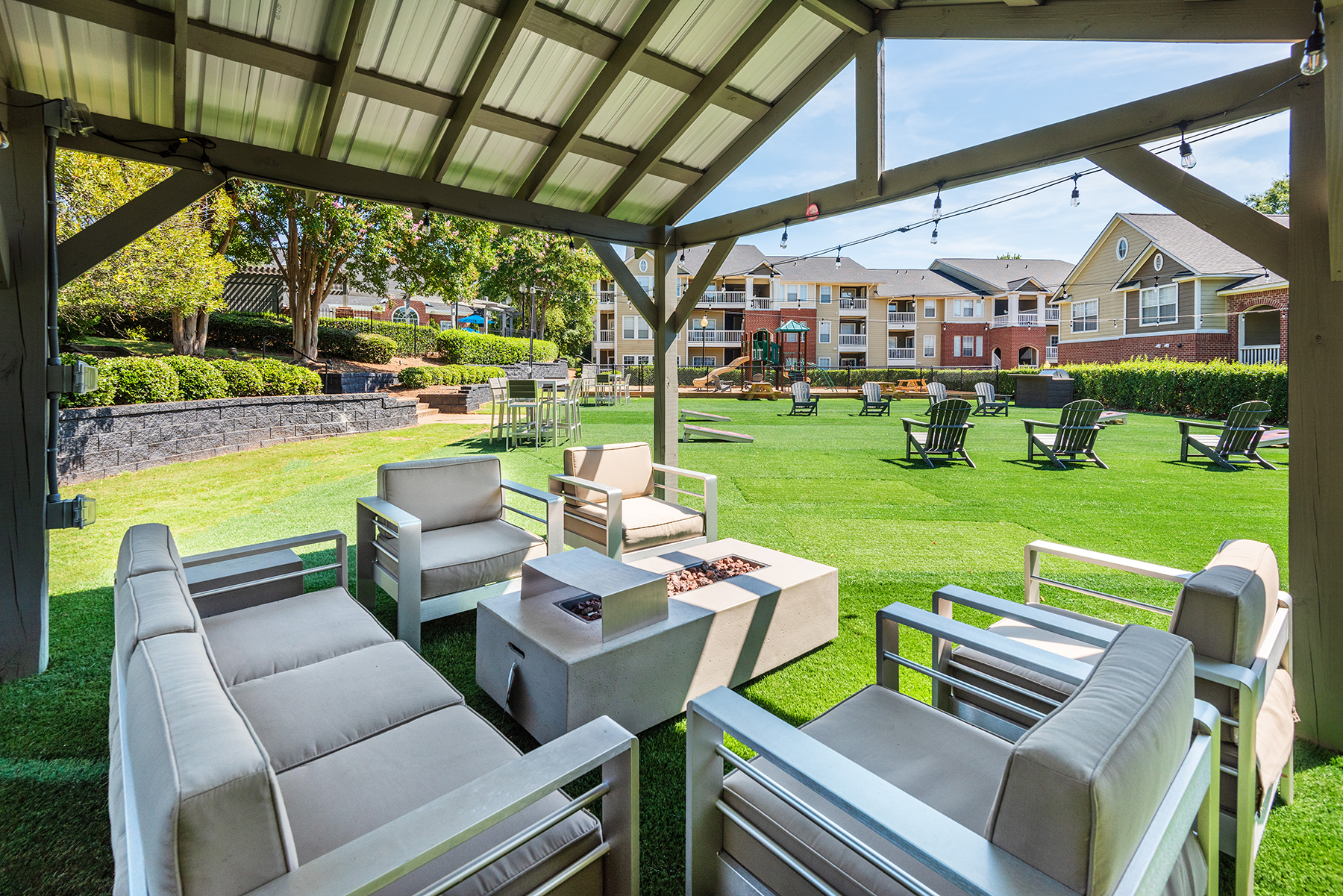 Braxton at Woods Lake The Multifamily Advisory Group at Cushman & Wakefield